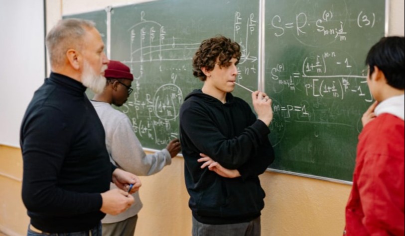 Desenvolvimento de Habilidades Analíticas e Críticas: 🧠💡